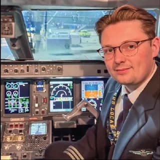 Elijah Burgess, ATP-rated Flight Instructor and ERJ First Officer at Aviator.NYC