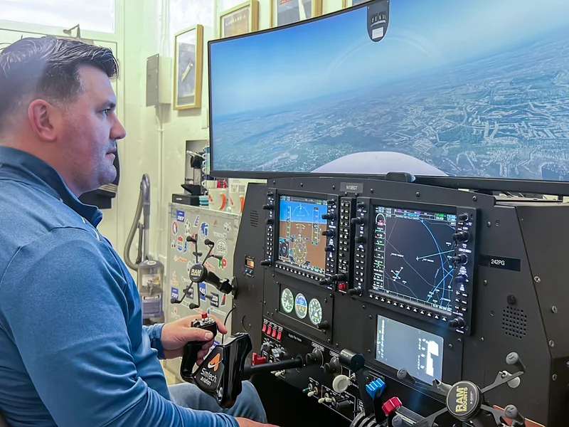 Private pilot license training on G1000 flight simulator